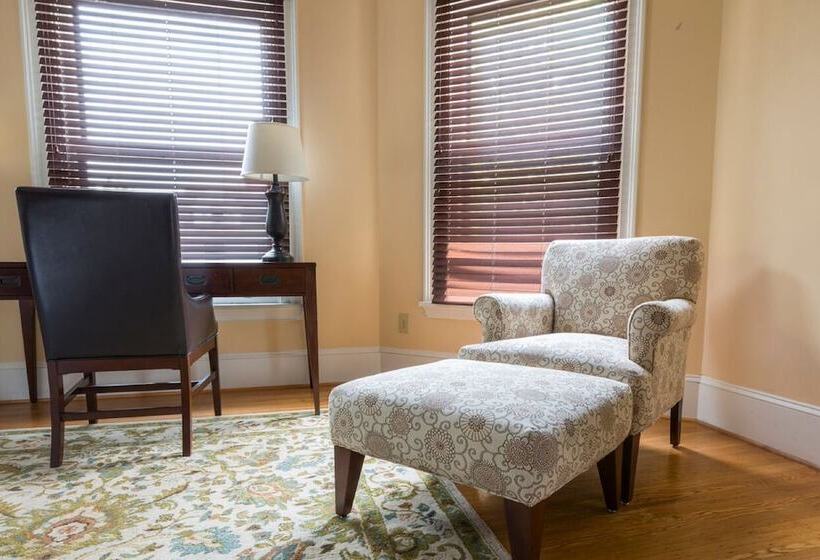 Пансион 7 On Strath