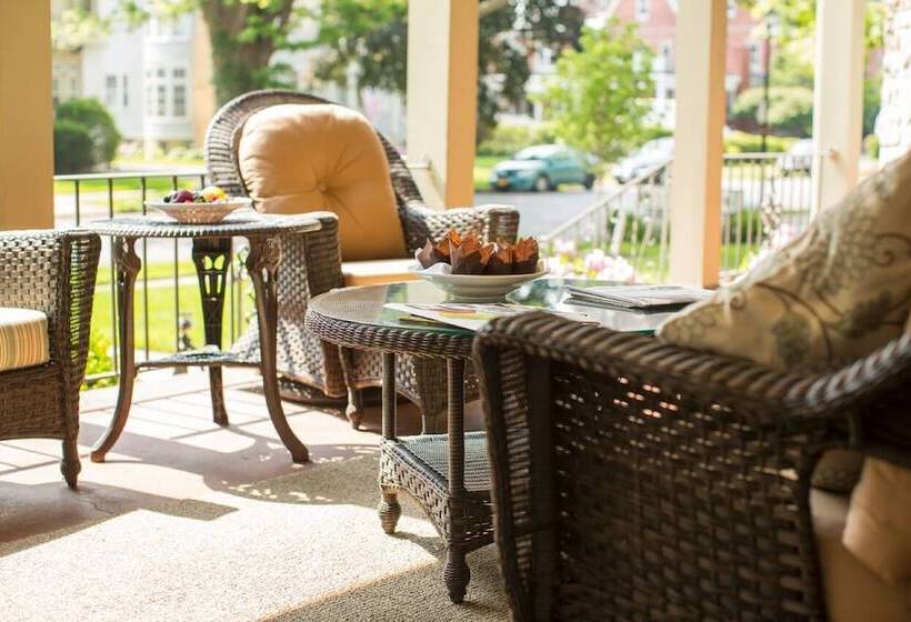 Пансион 7 On Strath