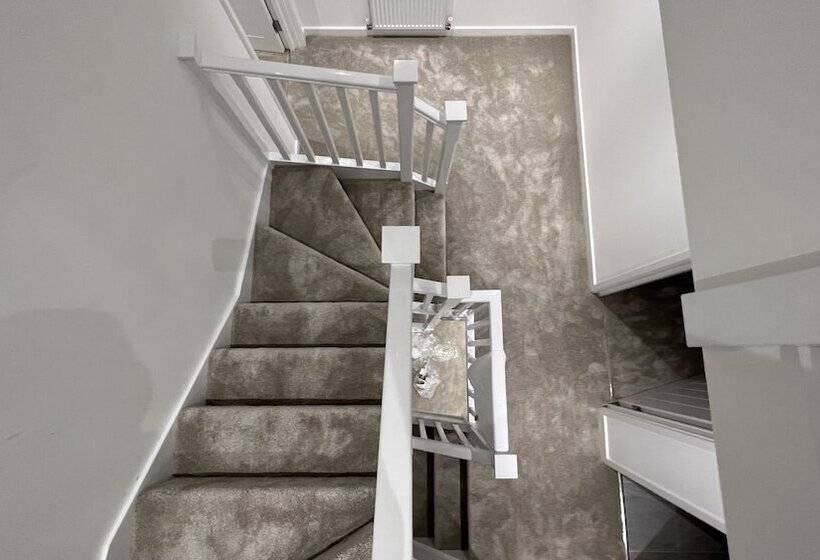 펜션 Berkshire Residence