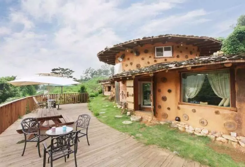 Gwanghwado Toads Clayhouse Pension