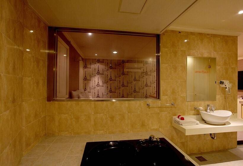 モーテル Guri Film 372