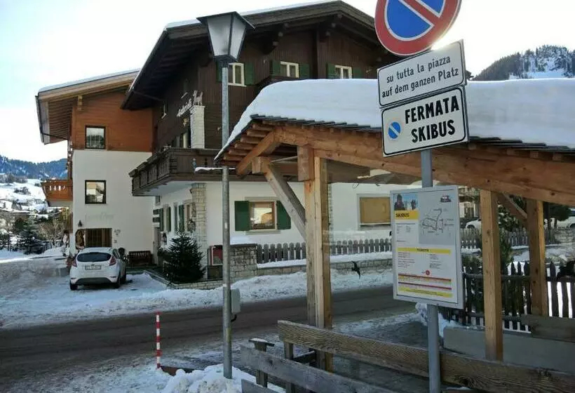 ベッドアンドブレックファースト Garni Gabrieli