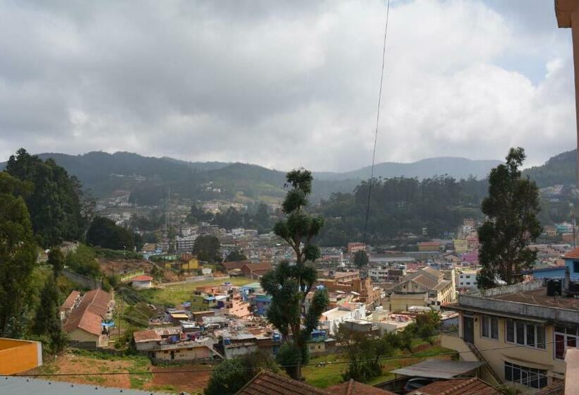 בית מלון כפרי Blue Hills International