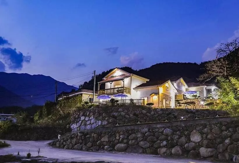 ホテル Hadong Jiri Mountain Saesori Pension