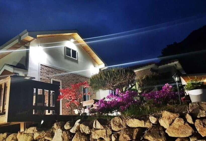 בית מלון כפרי Hadong Jiri Mountain Saesori Pension