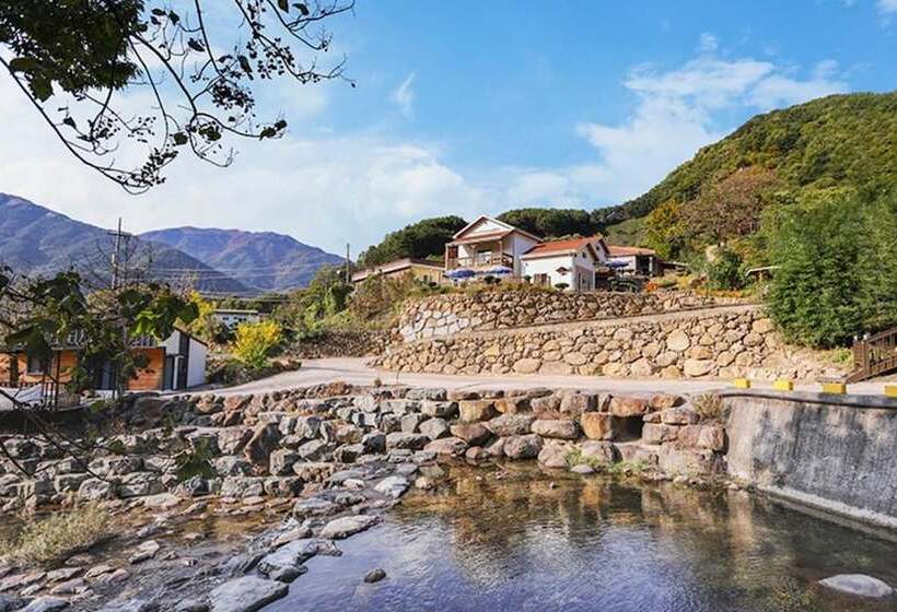 בית מלון כפרי Hadong Jiri Mountain Saesori Pension