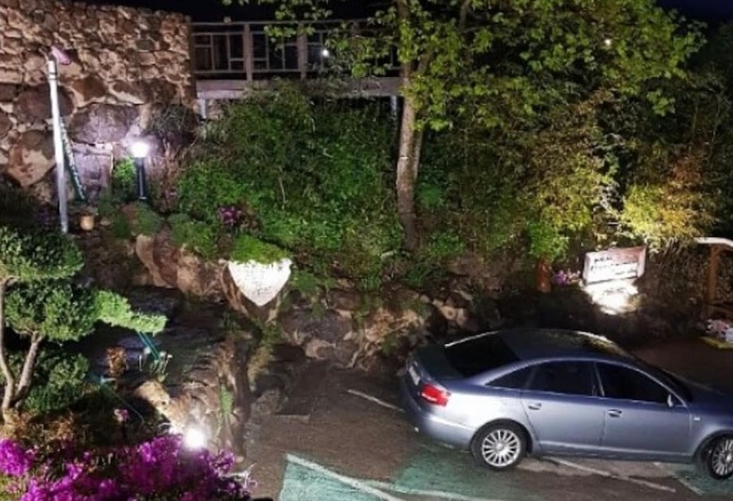 בית מלון כפרי Hadong Jiri Mountain Saesori Pension