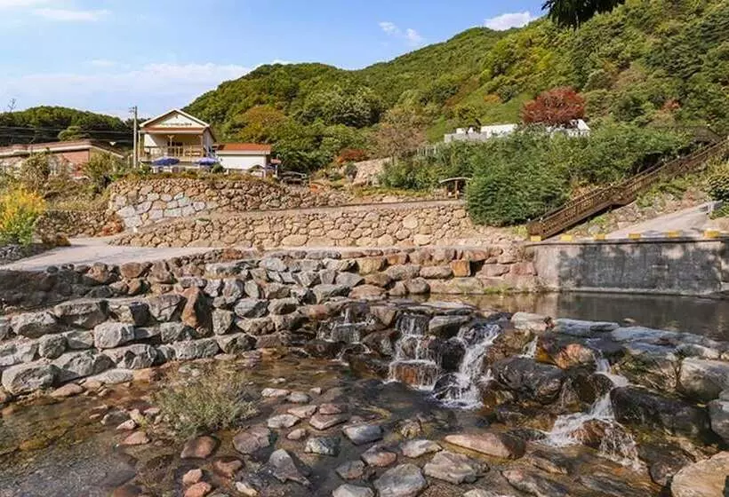 ホテル Hadong Jiri Mountain Saesori Pension