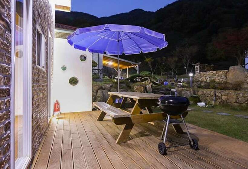 בית מלון כפרי Hadong Jiri Mountain Saesori Pension