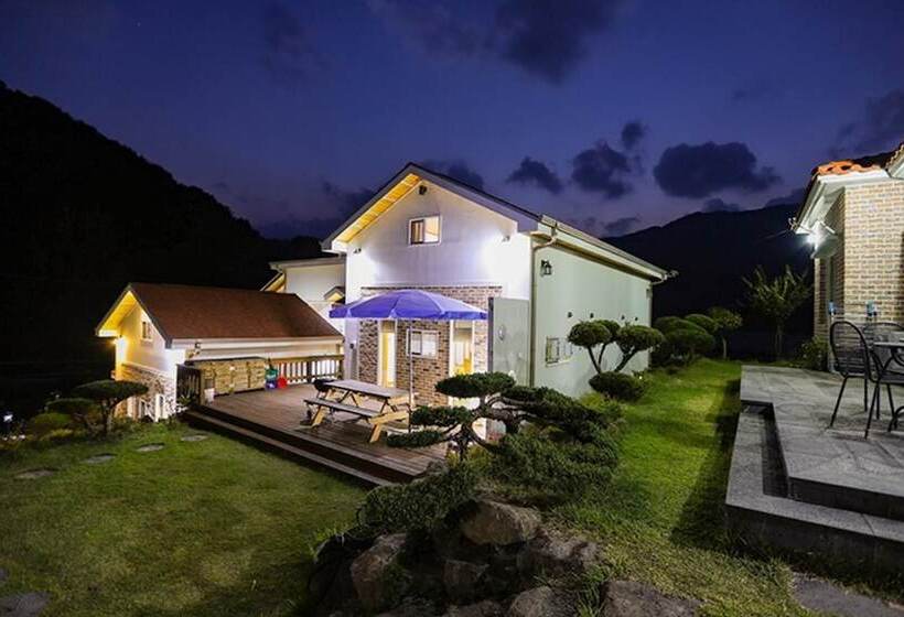 בית מלון כפרי Hadong Jiri Mountain Saesori Pension