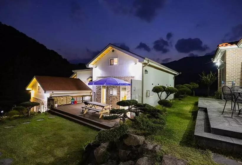 ホテル Hadong Jiri Mountain Saesori Pension