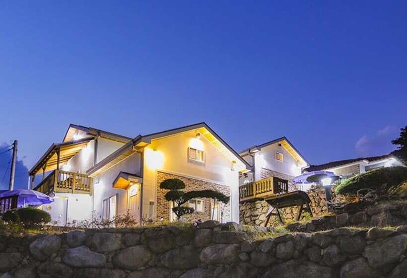 בית מלון כפרי Hadong Jiri Mountain Saesori Pension