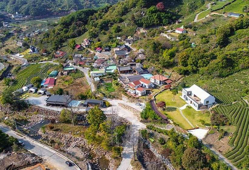 בית מלון כפרי Hadong Jiri Mountain Saesori Pension