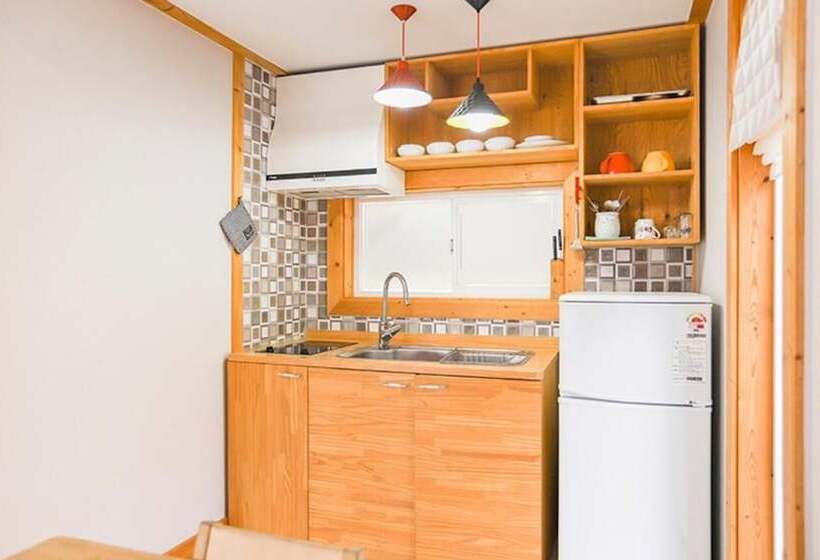 בית מלון כפרי Hadong Jiri Mountain Saesori Pension