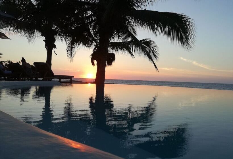 هتل La Posada De Los Tumpis