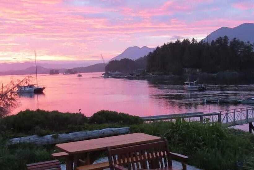 هتل Tofino Swell Lodge