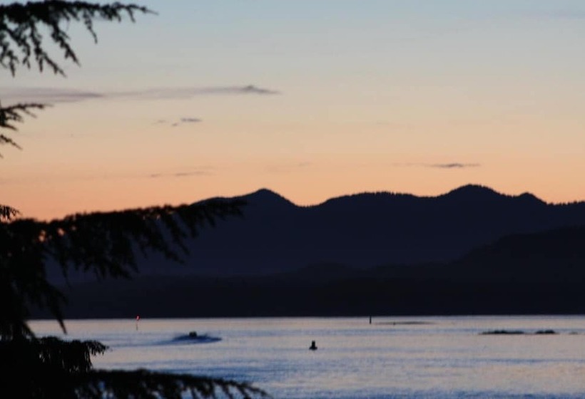 هتل Tofino Swell Lodge