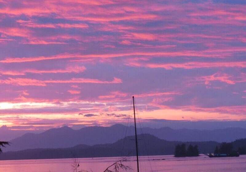 هتل Tofino Swell Lodge