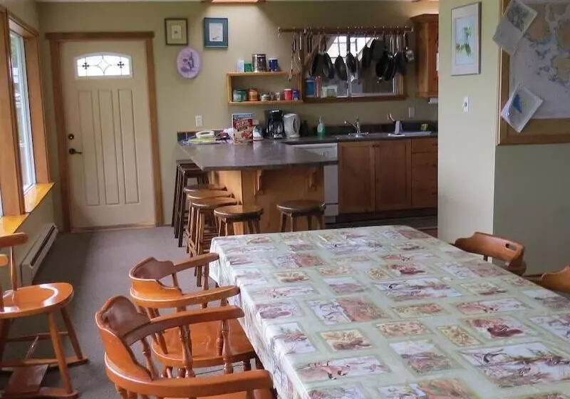 Hotelli Tofino Swell Lodge