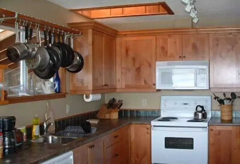 Hotelli Tofino Swell Lodge