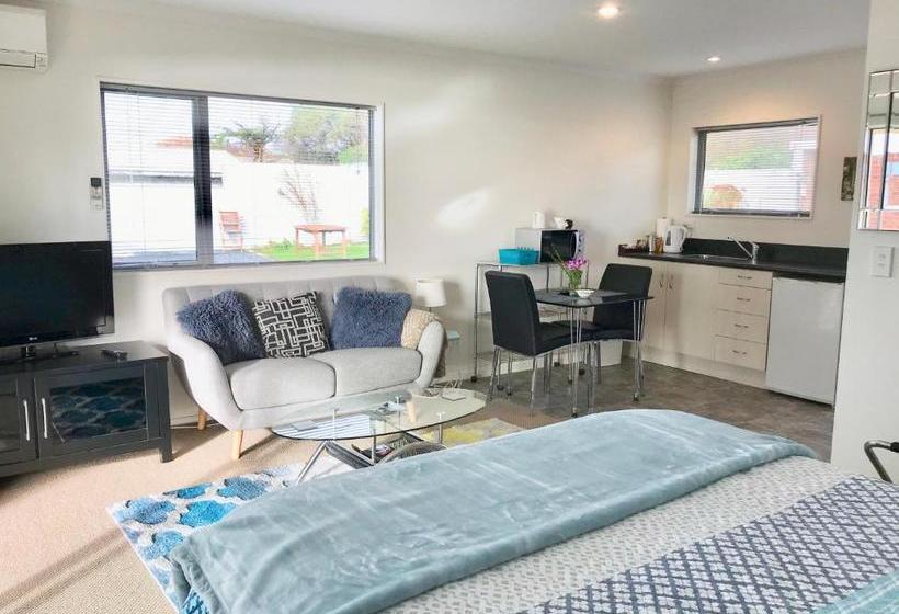 צימר Bluff Ocean Vista Motel