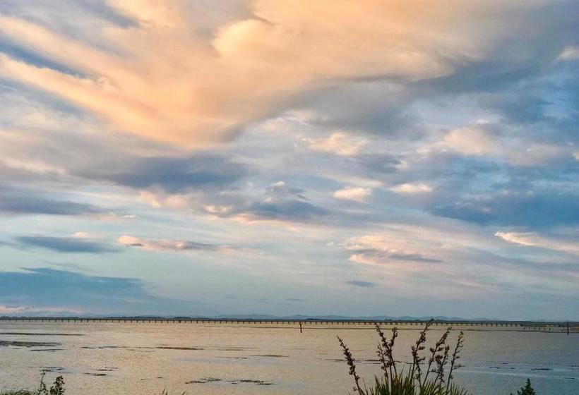 צימר Bluff Ocean Vista Motel