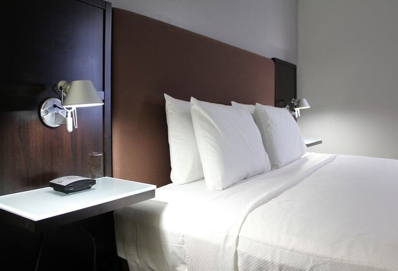 فندق Westbridge Inn & Suites