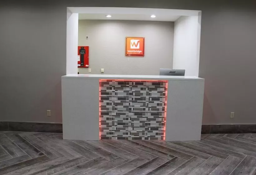 호텔 Westbridge Inn & Suites