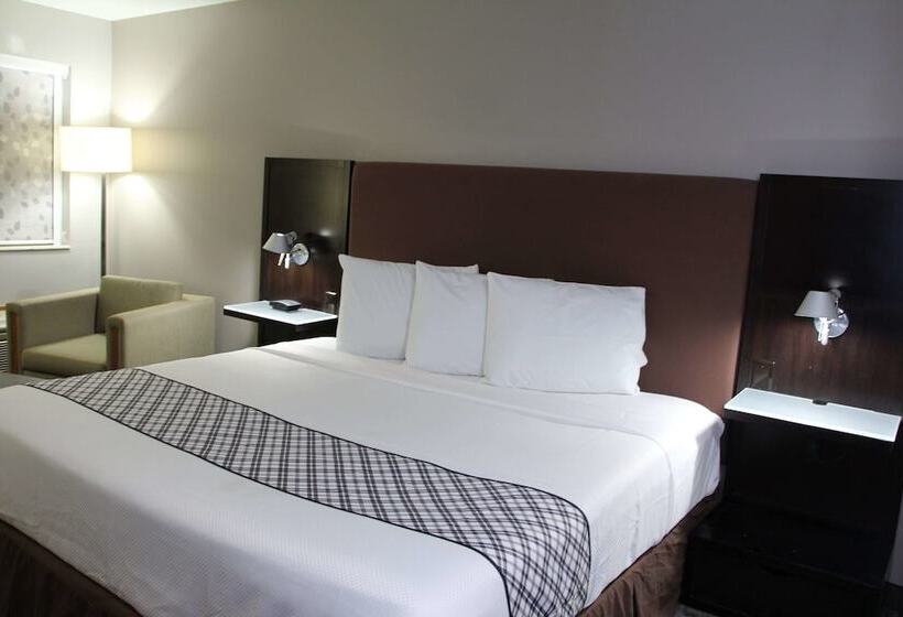 فندق Westbridge Inn & Suites