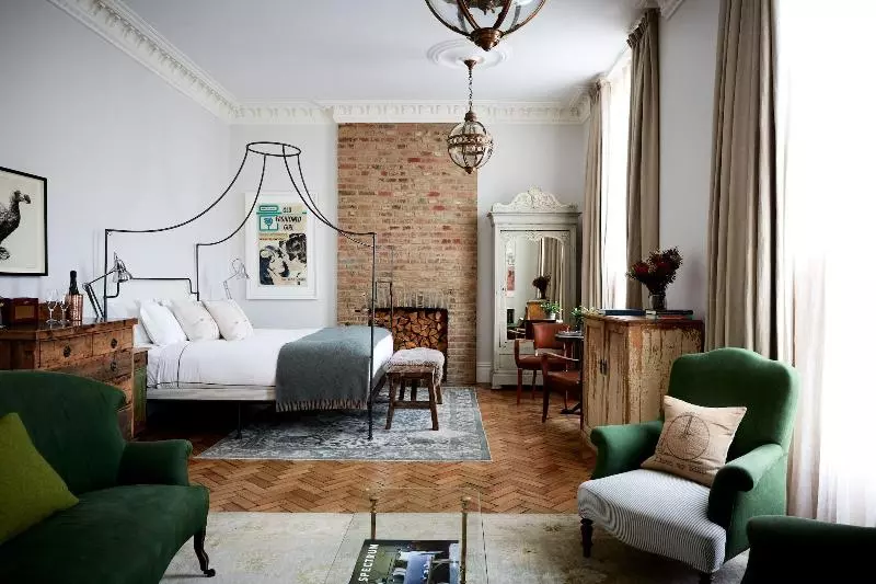 هتل Artist Residence London