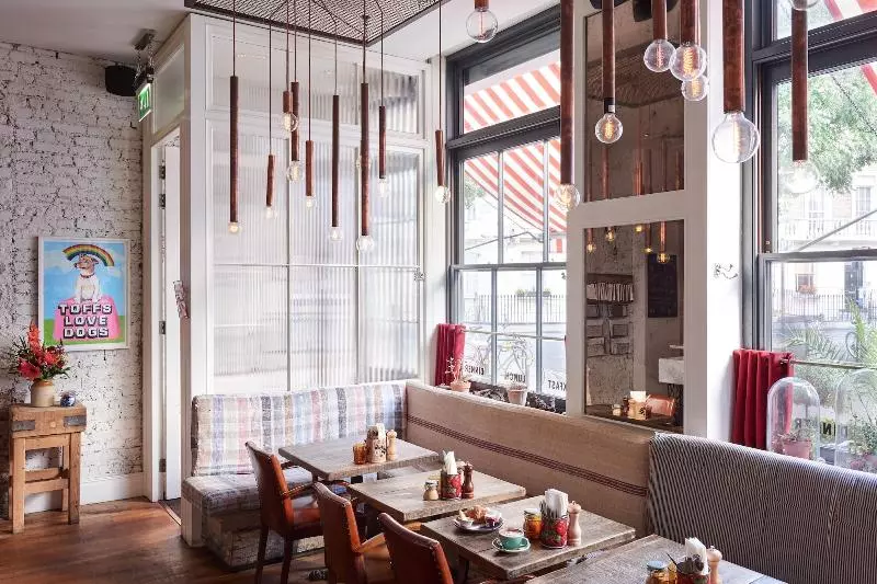 هتل Artist Residence London