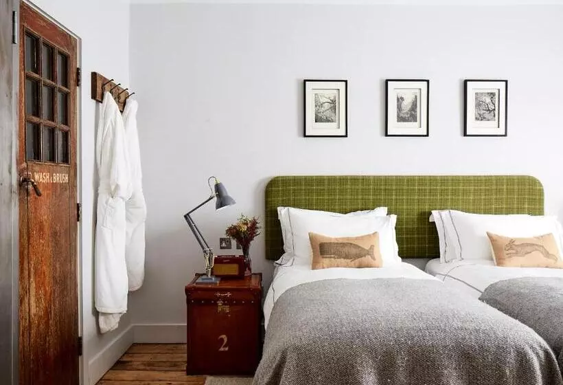 هتل Artist Residence London
