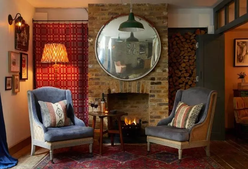 هتل Artist Residence London