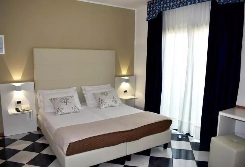 هتل El Salvador Frontemare Piscina Riscaldata