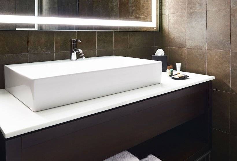 בית מלון כפרי Sheraton Charlotte