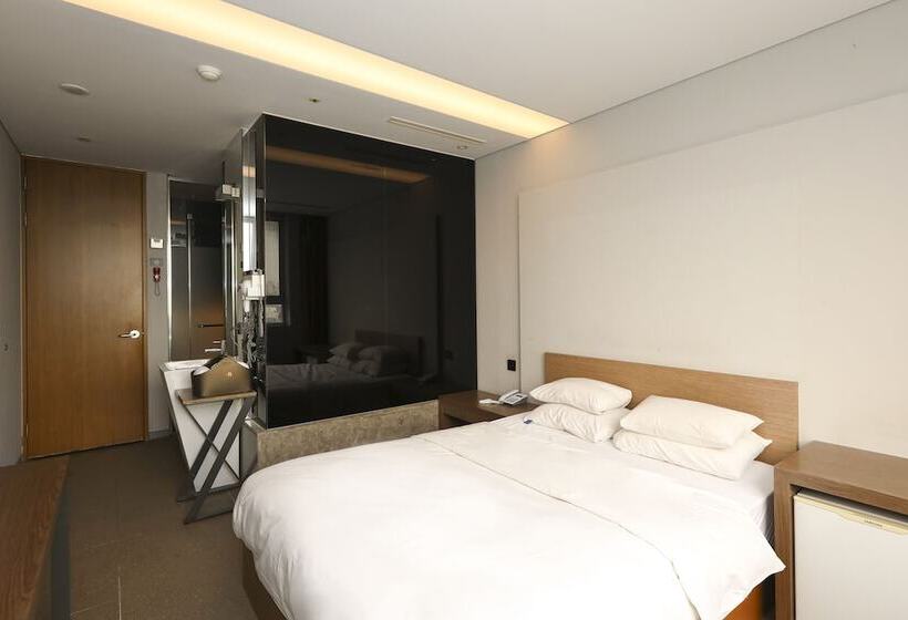 Hotel The Designers Hongdae