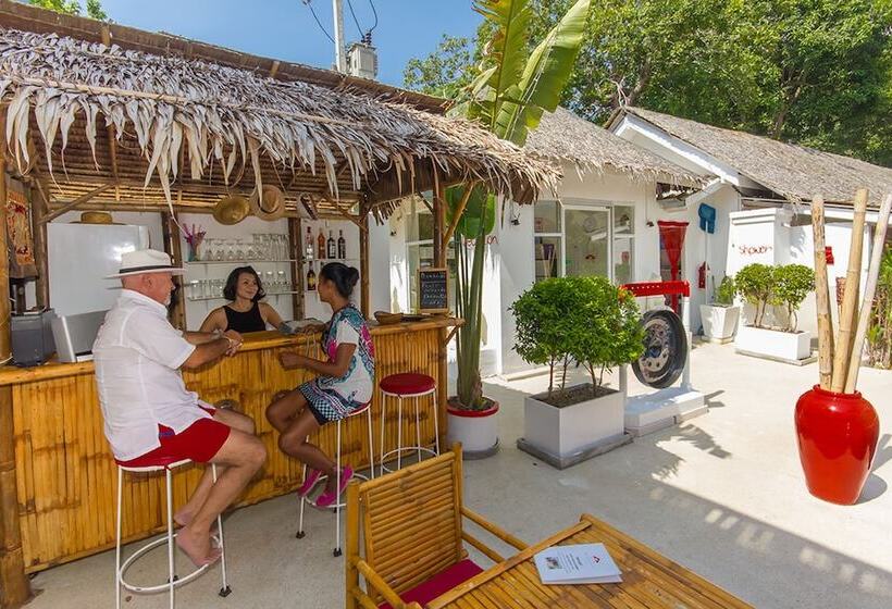 호텔 The White Cottage