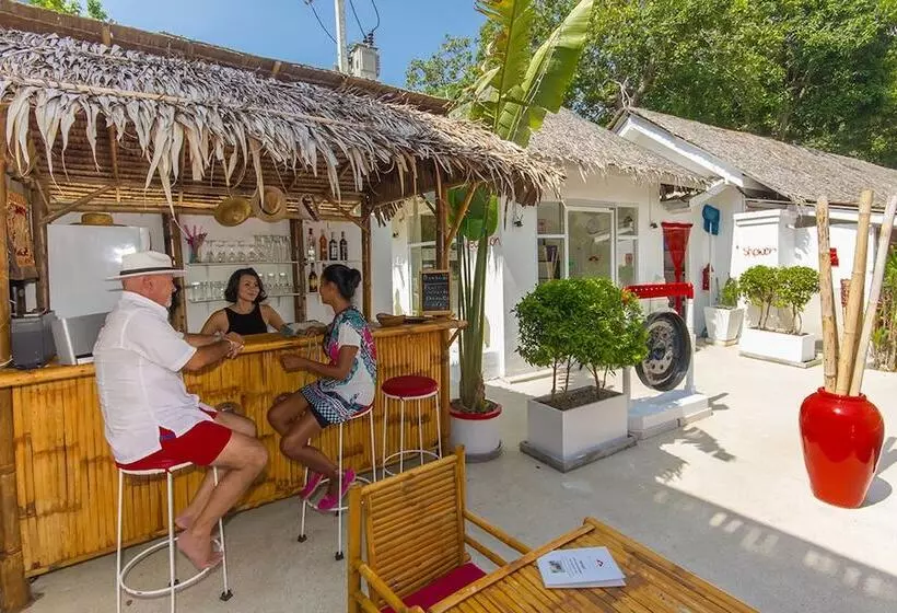 בית מלון כפרי The White Cottage