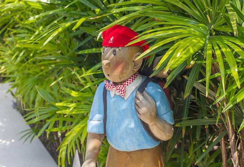 호텔 The White Cottage