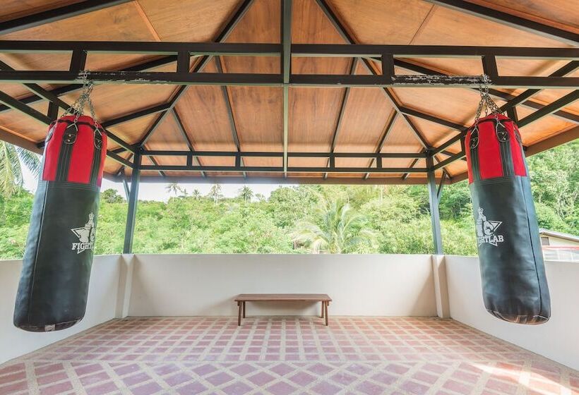 בית מלון כפרי The Windmill Phuket