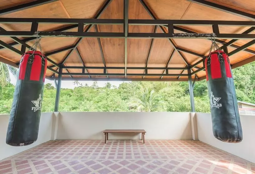 בית מלון כפרי The Windmill Phuket