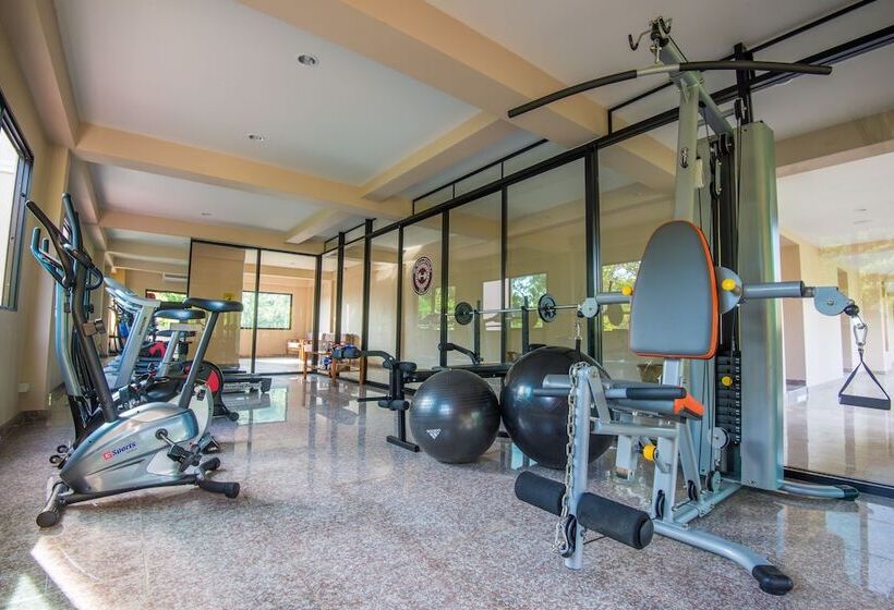 בית מלון כפרי The Windmill Phuket