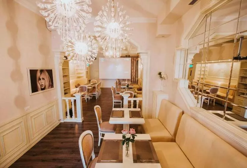 هتل Vila Cornelia