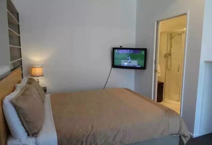 מוטל Mcwilliam Apartments