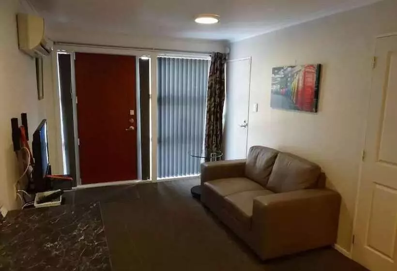 فندق على الطريق Mcwilliam Apartments