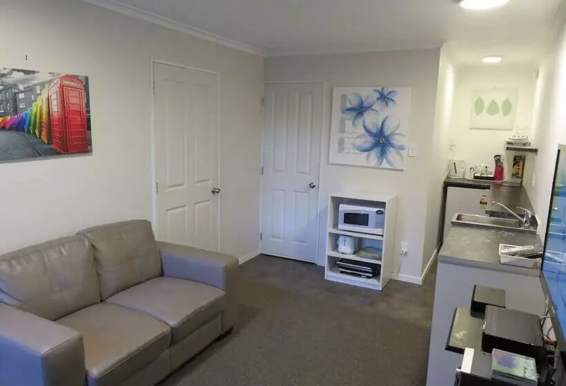 מוטל Mcwilliam Apartments