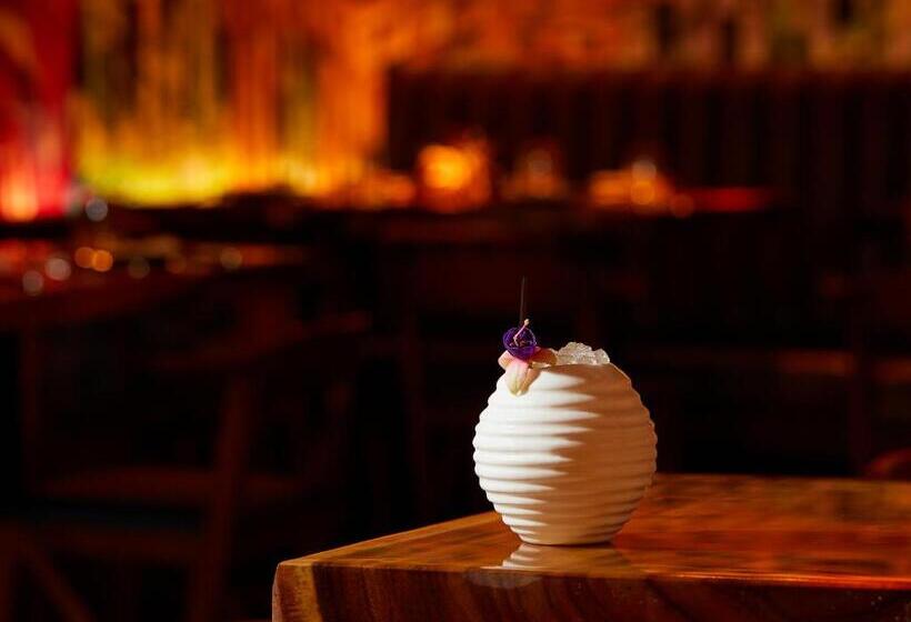 The Godfrey Hotel Boston