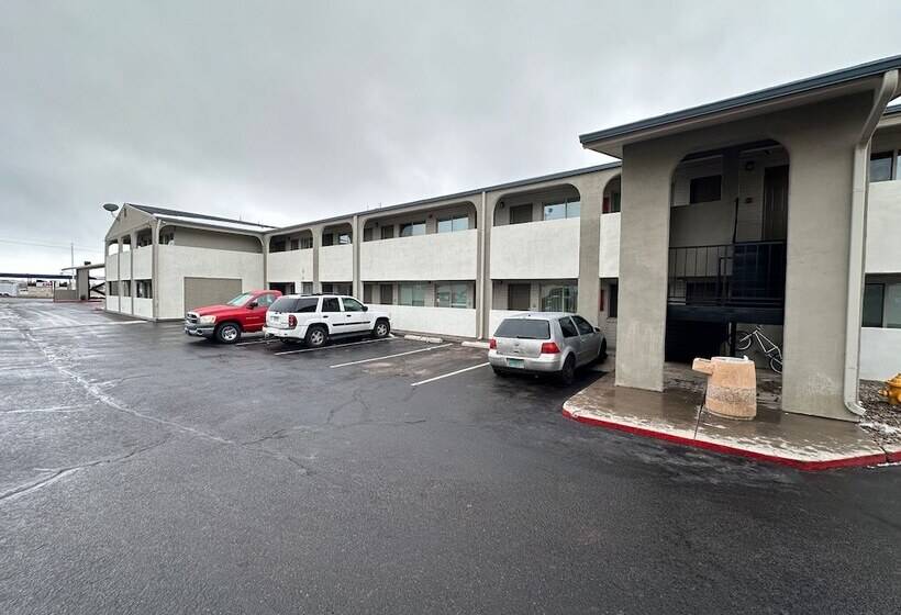 모텔 Desert Sands Inn & Suites