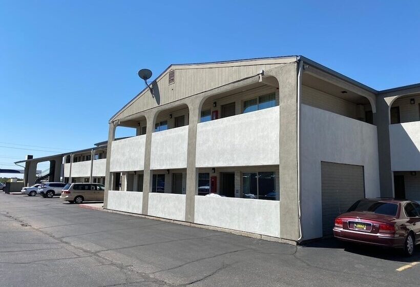 汽车旅馆  Desert Sands Inn & Suites