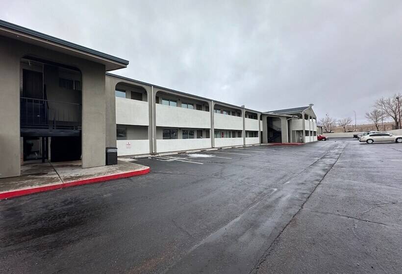 汽车旅馆  Desert Sands Inn & Suites